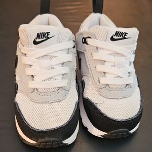 Nike Kids White and Black Mesh Sneakers Size 6c